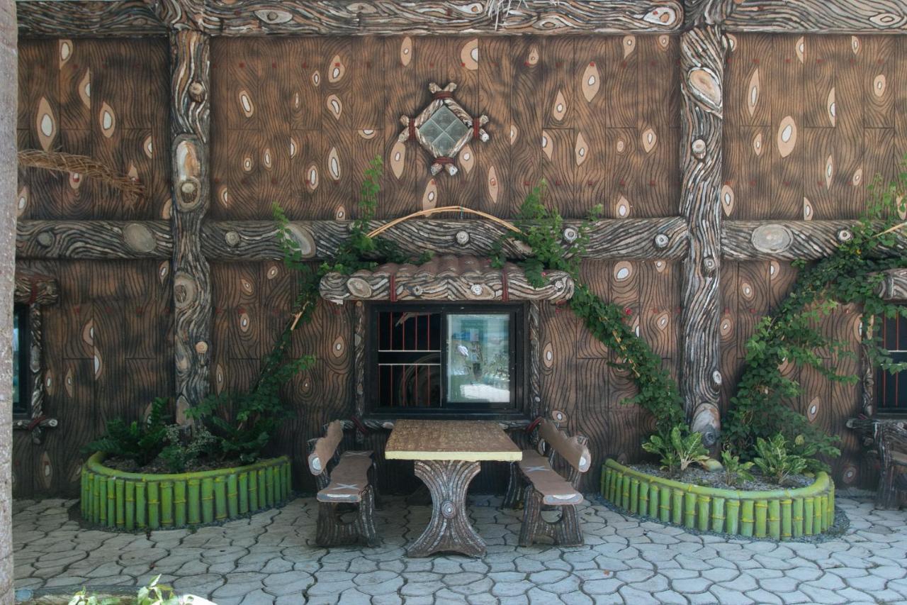 Reddoorz @ Seasun Beach Resort And Hotel Zambales Masinloc Exterior photo
